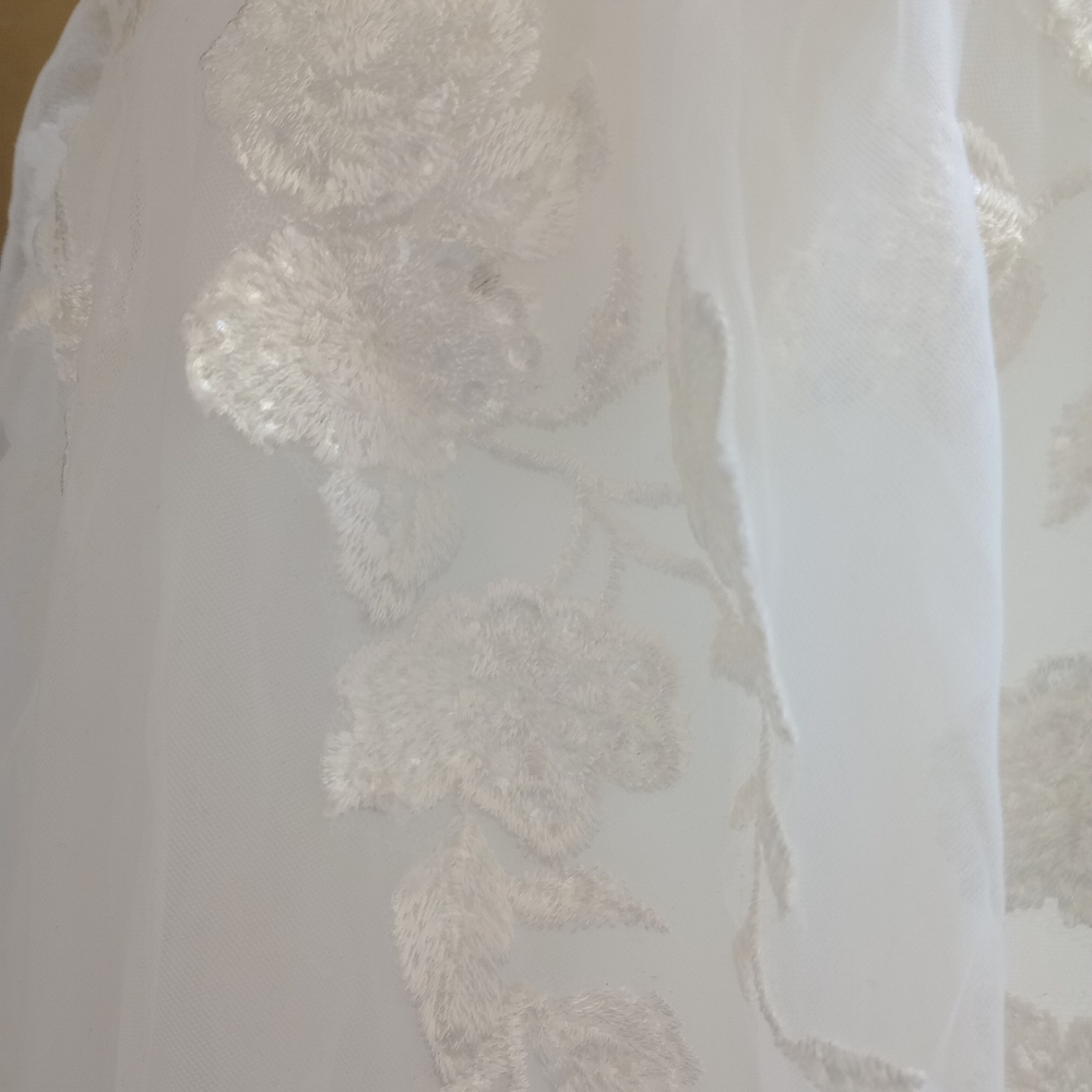 Elegant White, Tulle and Organza Wedding Gown - Picture 7 of 11